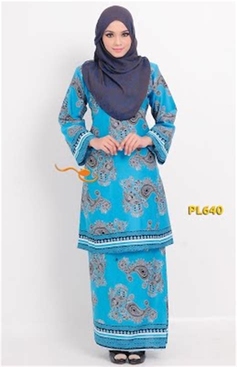 Pakaian tradisional melayu merujuk kepada pakaian tradisional orang melayu, terutamanya baju melayu dan baju kurung. Pakaian Tradisional Melayu - Pengkhazanahan Rumah Melayu