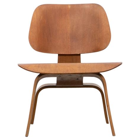 Eames molded plywood chairs charles and ray eames. 1940s Walnut Plywood LCW Chair by Charles and Ray Eames 'H ...