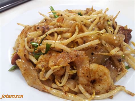 Char kuey teow ('fried rice cake strips' in penang hokkien) is a chinese fried noodle dish popular in singapore and malaysia. Footsteps - Jotaro's Travels: YummY! - Penang Char Keow ...