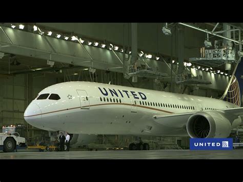 United Airlines Rolls Out Their First Boeing 787 Dreamliner