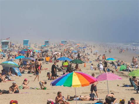 As Temperatures Rise Can America Keep Its Distance Beaches Crowd In