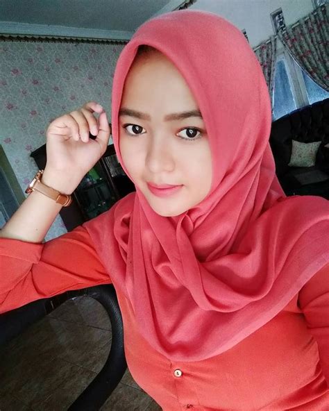 Awek Melayu Hisap Pakai Tudung Merah Karen Short