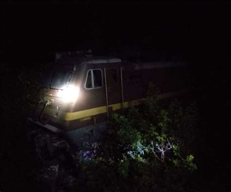 Train Accident झारखंड में रेल हादसा नदी में गिरा पैसेंजर ट्रेन का