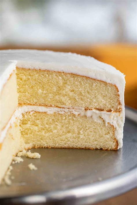 A classic vanilla layer cake with vanilla buttercream frosting. Easy Vanilla Cake | RecipeLion.com