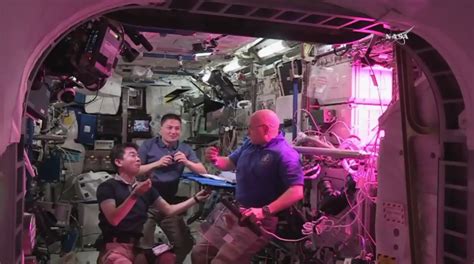 Nasa Astronaut Scott Kelly Bon Appétit 10th August 2015 12 46 Est Usa Spacelettuce