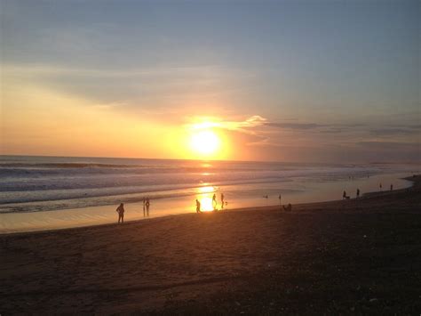 Bali Holiday Villa - Seminyak Has Cable/satellite TV and Washer