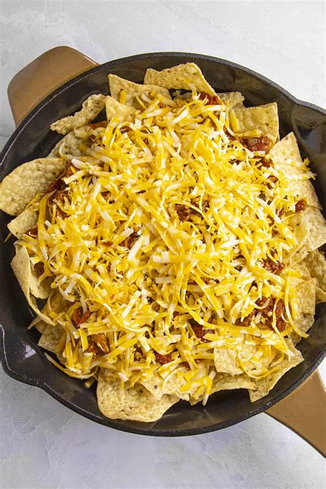 In a bowl, stir together the enchilada sauce and the chicken. Chipotle Chicken Nachos Recipe - Chili Pepper Madness