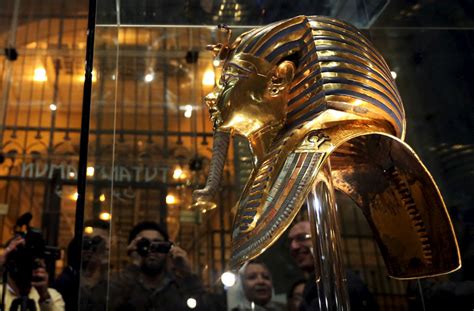 Photo Gallery The Golden Mask Of King Tutankhamun Inside A Glass Cabinet At The Egyptian Museum