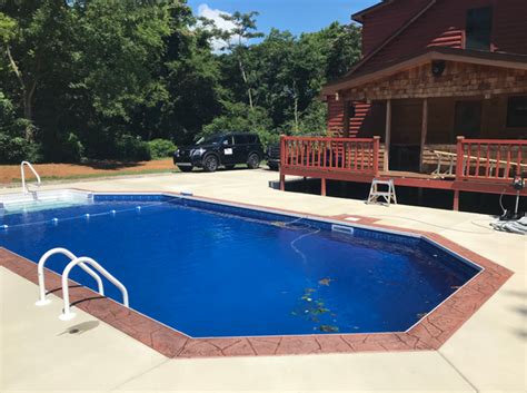 Custom vinyl inground pools, above ground pools, spas, service, supplies, free water analysis, crocs shoes. Photo Gallery - Blue Dolphin Pools