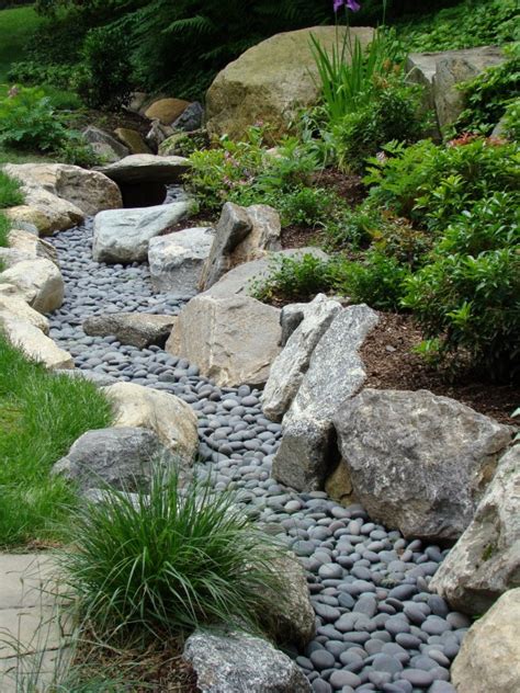 A Beautiful Way To Catch Runoff How To Build A Dry Stream Garden Therapy
