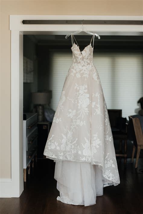 Monique Lhuillier Maeve Wedding Dress Save 36 Stillwhite