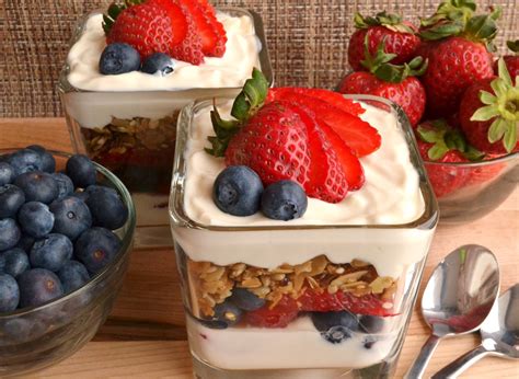 7kidsathome Yogurt Parfait With Granola And Strawberries And Blueberries