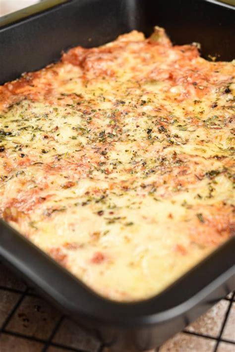 It takes a lot of time to spot a perfect nearby place to have a nice meal. Keto Pizza - BEST Low Carb Keto Sheet Pan Pizza - Healthy ...