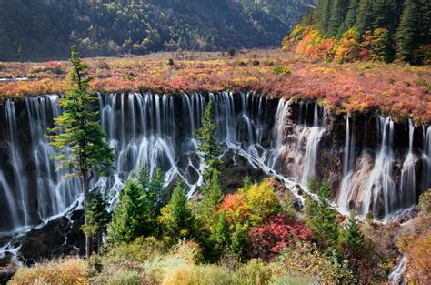 Nuorilang Waterfalls Jiuzhaigou Nationalpark Northern Sichuan China