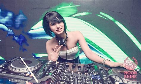 5 Awesome Indian Female Djs We Need Need To Know
