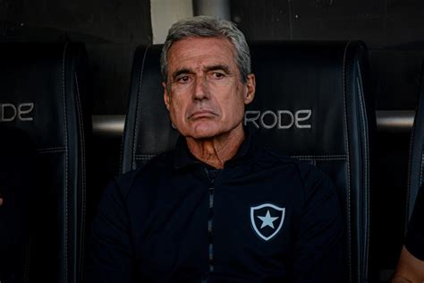 Treinador Do Botafogo Não Mede Palavras E Detona Futebol Brasileiro