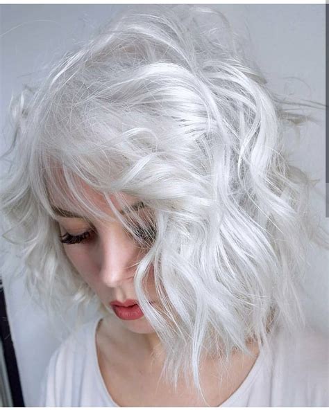 Wow Dit Moet Jij Zien 11 Stoere Korte Kapsels Met Een Witte Haarkleur