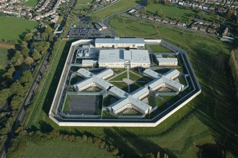 Inside Uks Biggest Womens Prison With Sex Favours For Drugs And Daily Fights Mirror Online