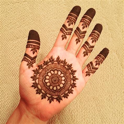 Simple Front Hand Circle Mehndi Design Goimages Signs