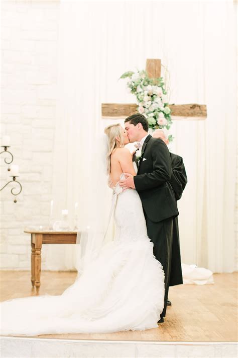 Ashley And Adam Hunt Kleinfeld Bridal