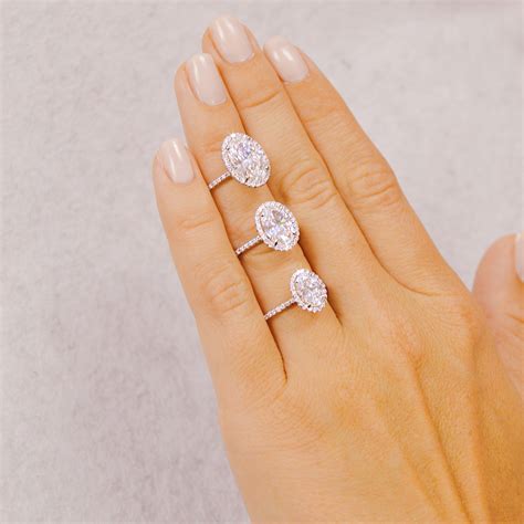 More than ever, couples are opting for engagement rings that are reminiscent of simplistic and sophisticated vintage styles, with the goal of achieving a timeless look. Engagement Ring Trends for 2019 - Ascot Diamonds