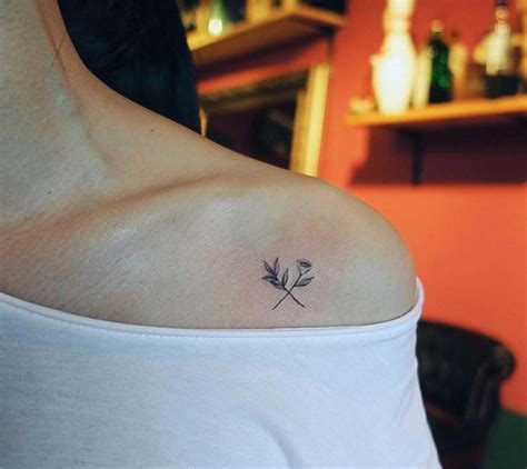 Shoulder flower tattoos have a way of enhancing the feminine features of the wearer. 15+ Small Flower Tattoo Designs, Ideas | Design Trends ...