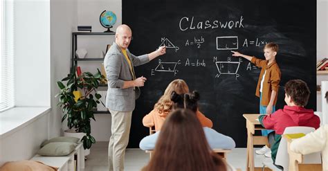 Teacher Talking To The Class · Free Stock Photo