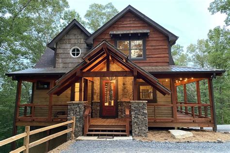 The 8 Most Luxurious Log Cabins You Should Totally Rent In 2023 The