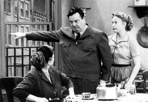25 Best Tv Sitcoms Of All Time Honeymooners Tv Funny Sitcoms Tv