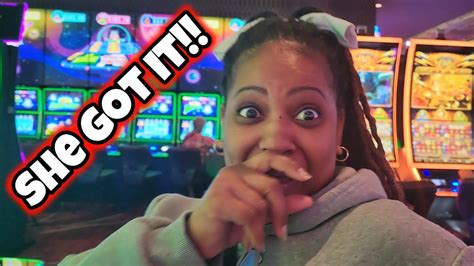 she couldnt believe she got this bonus on a higher bet 🎰🤯 youtube