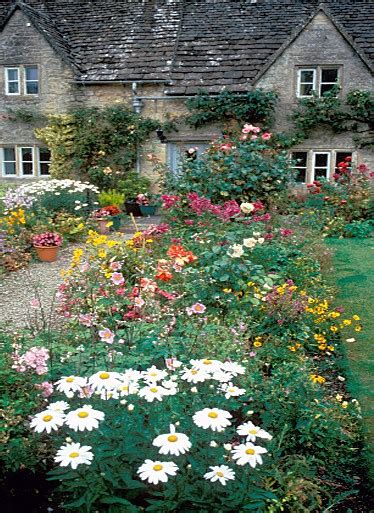 Decorate Your Home In English Style English Cottage Garden Cottage