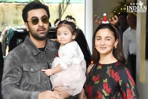 Ranbir Kapoor And Alia Bhatt Surprise Fans With Daughter Rahas Face Reveal At Kapoors