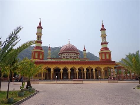 Maybe you would like to learn more about one of these? 37+ Warna Cat Gapura Masjid Motif Minimalis
