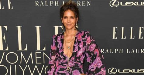 Halle Berry Serves Steamy Nde Selfies Displaying Her Busty Assets After A Hot Shower Netizens