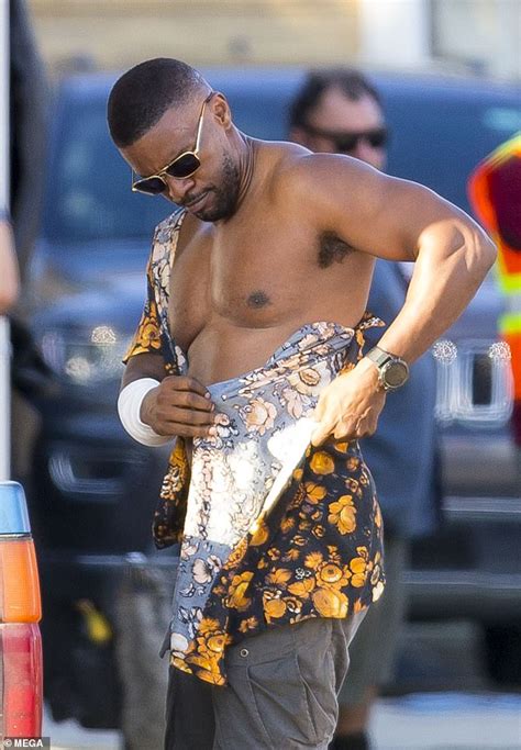 jamie foxx shows off his muscular physique after push ups on the set of new netflix movie power