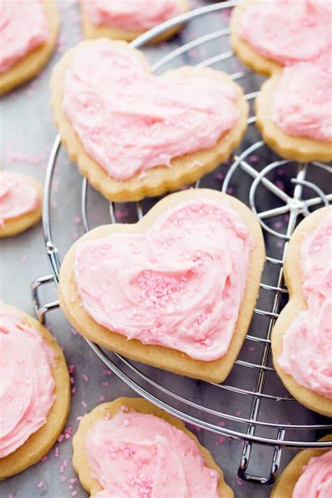 This easy sugar cookie recipe requires no chilling and makes soft sugar cookies that stay chewy for days! Best Sugar Cookie Recipes - The Best Blog Recipes