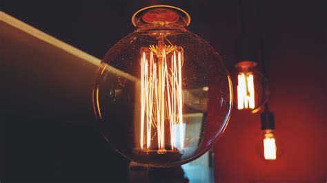 무료 이미지 밤 유리 칸델라 구근 불꽃 불타는 듯한 빛깔 어둠 병 램프 양초 조명 필라멘트 전등