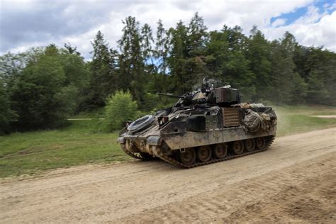 Us Weighs Sending Bradley Fighting Vehicles To Bolster Ukraine Military