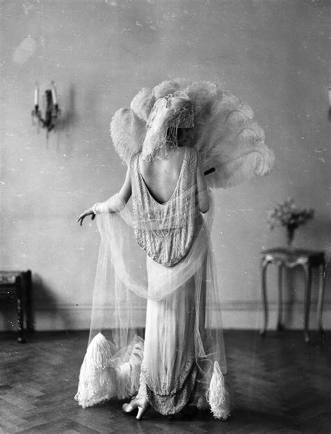 15 Vintage Photos Show Beautiful Fashion Of The 1920s ~ Vintage Everyday