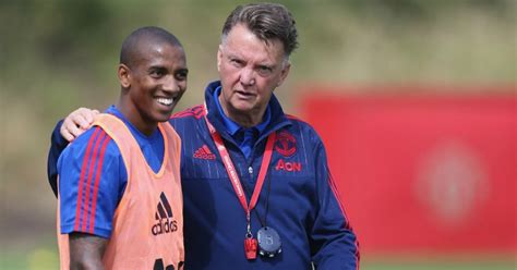 Van Gaal explains decision to play Young up front - Football365