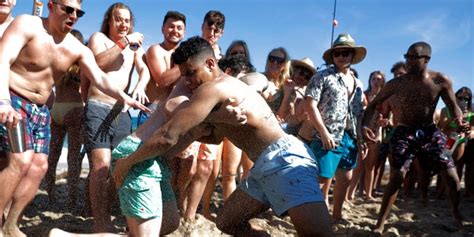 South Padre Island In Texas Limits Beach Gatherings As Spring Beakers