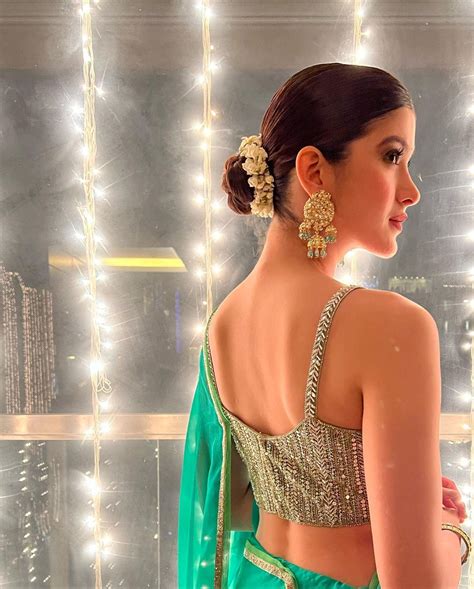 Shanaya Kapoor Looks Chic Sassy In Green Chiffon Saree And Strappy Blouse Check Her Out News18
