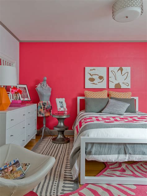 An 'artsy' room may have bold colours, framed pictures on the walls, and a desk space for drawing, writing or creating. 25 Cool Teenage Girls Bedrooms Inspiration
