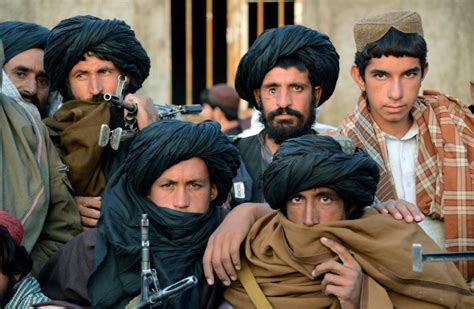 O talibã emergiu da brutal guerra civil que se sucedeu à retirada da união soviética do afeganistão. Reféns americano e australiano aparecem em vídeo do Talibã ...