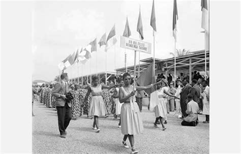 cameroun  Jour de l'indépendance à Yaoundé en 1960 cameroun  NET