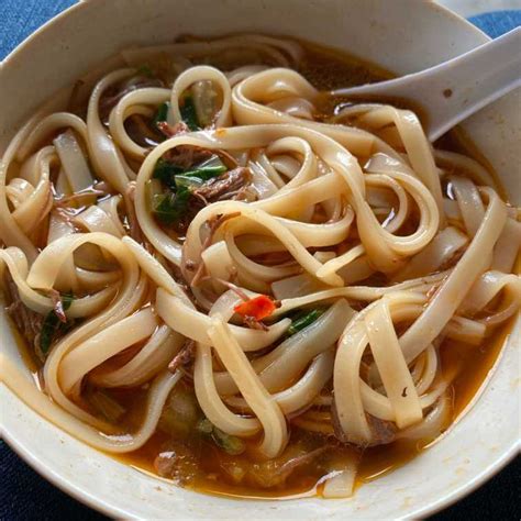 When you're running around, healthy eating can get tricky if you're trying to keep your blood sugar levels in check. Taiwanese Spicy Beef Noodle Soup | Crynfiction