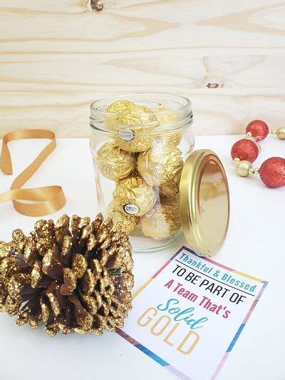 Personalized your very own seed sets can be done quickly and cheaply. DIY Holiday Gifts For Coworkers Under $5 (Free Printable ...