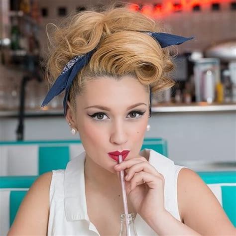How To Do Pin Up Girl Hairstyles Hairstyle Guides