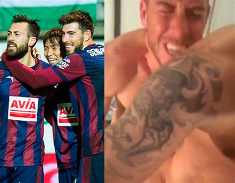 El vídeo porno de dos futbolistas desnudos del Eibar en un trío CromosomaX