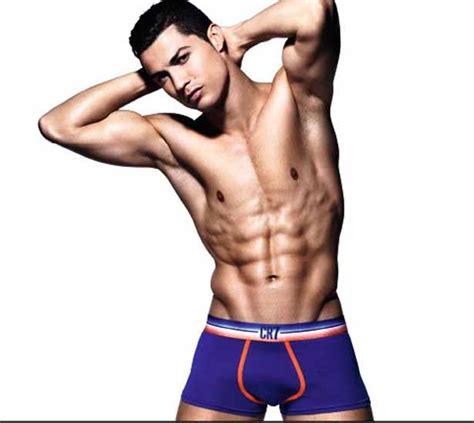 Ronaldo Presenta La Sua Collezione Di Intimo Cr7 Le Foto Moda